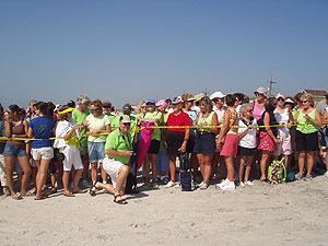 SSBTWP Members watch the 2007 Sea Turtles Release